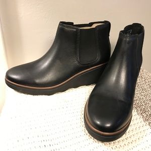 NWOT Clarks Mazy Tisbury Chelsea Style Platform Rainboot